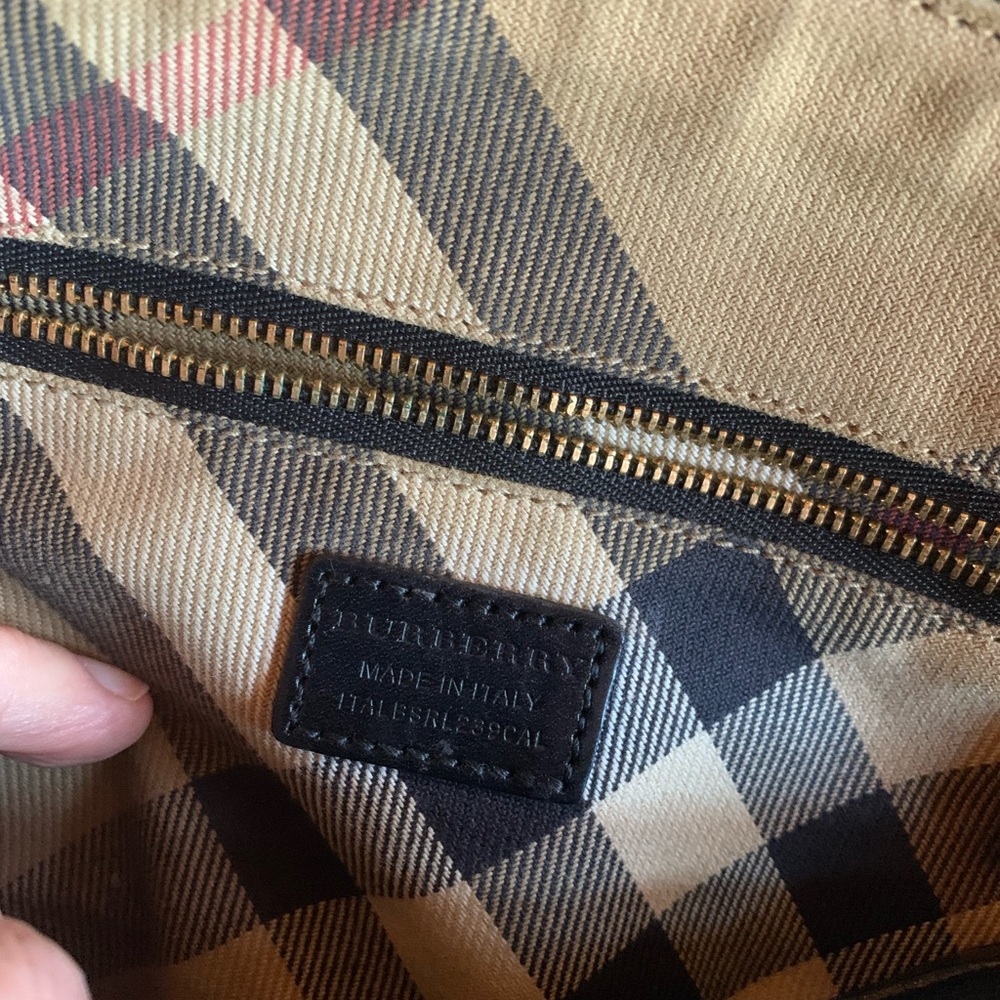 Burberry black leather cross body bag. - Picture 4 of 4